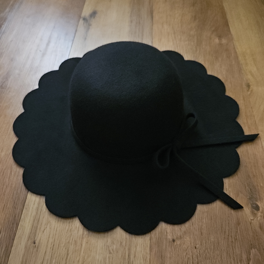 Marcus Adler Summer Winter Sun Hat Scallop Scalloped Black Design with Bow